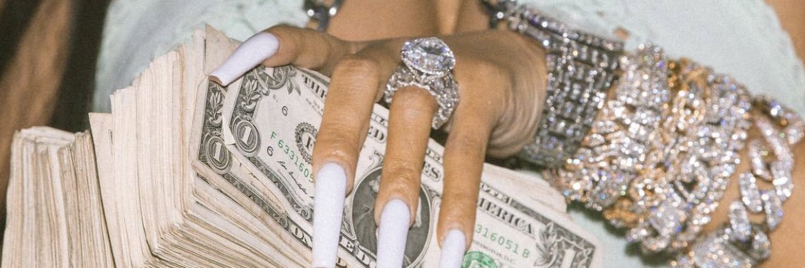 CC. 💋's banner
