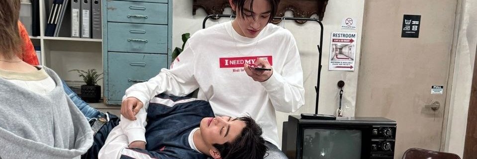 ara. (rest)'s banner