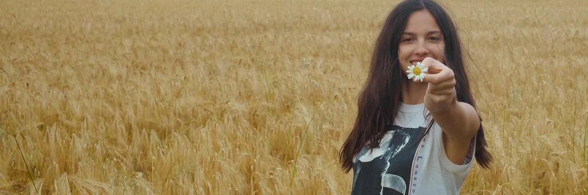 m 🌸🪷🌷 girl so in love's banner
