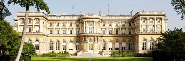 Éléonore Caroit's banner