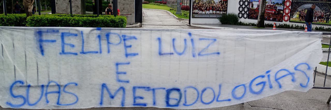Impopular Opinião's banner