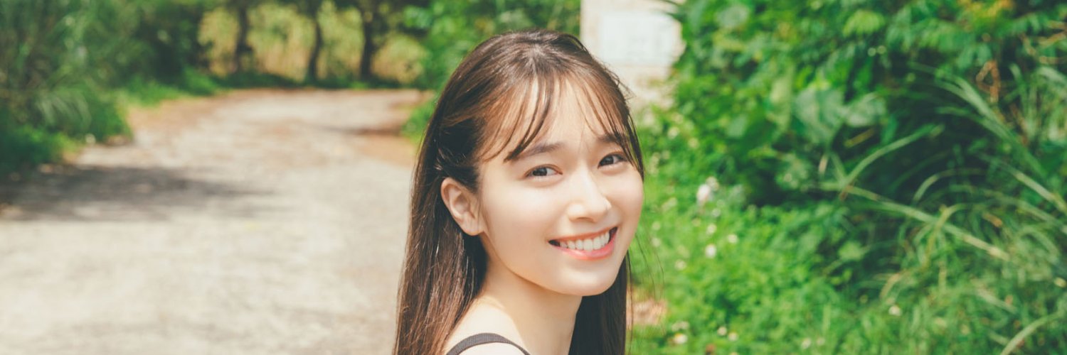 櫻坂46 守屋麗奈 1st写真集『笑顔のグー、チョキ、パー』 🍫発売中！【公式】's banner
