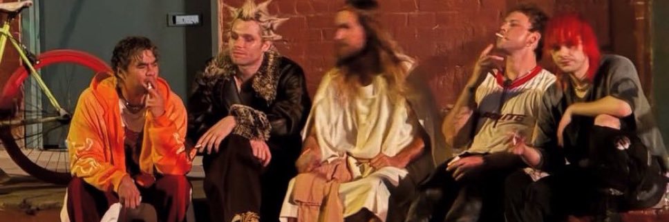 ★ tea ★ saw 5SOS🫰🏻's banner