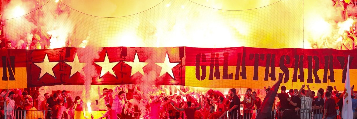 Victor Osimhen Galatasaray's banner