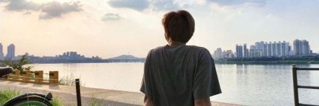 ⑅'s banner