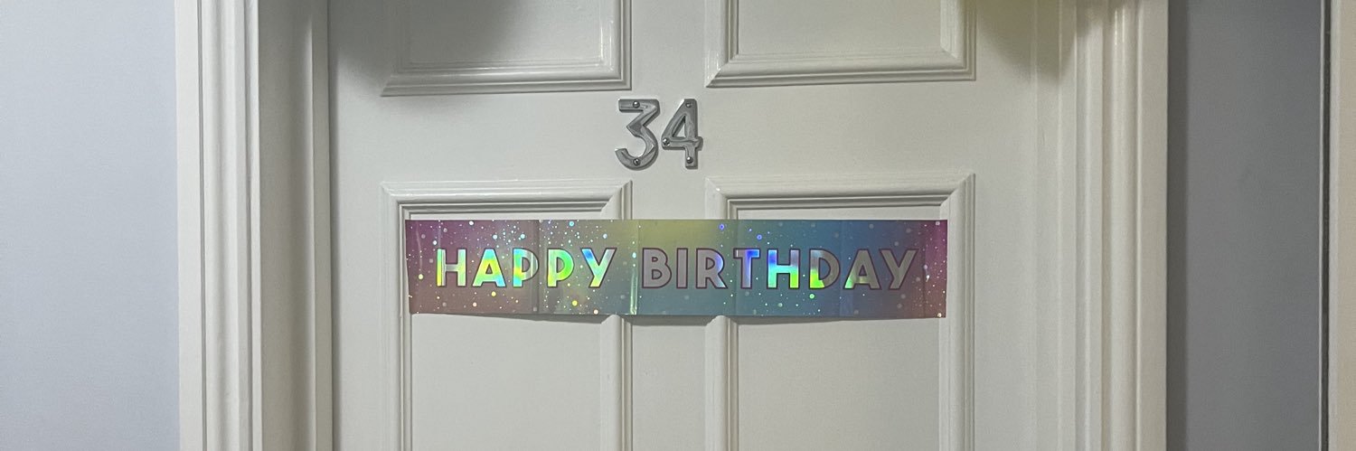 Dee's banner