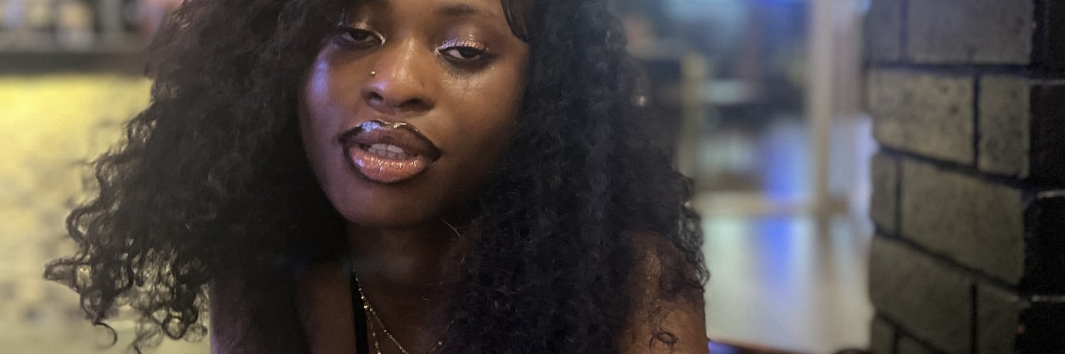 PrettyZoeOfficial's banner