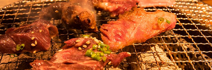 炭火焼肉たまる's banner