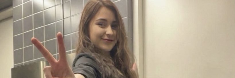 Alejandra 🐝's banner