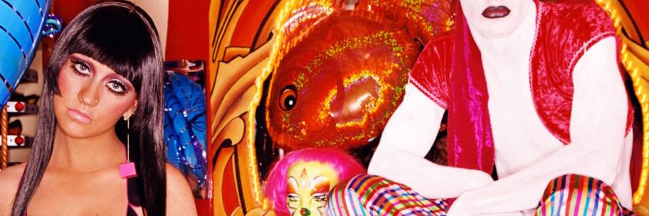 T's banner