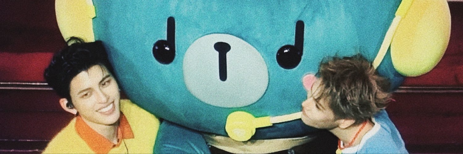 แมวสีส้ม ≽^•⩊•^≼'s banner