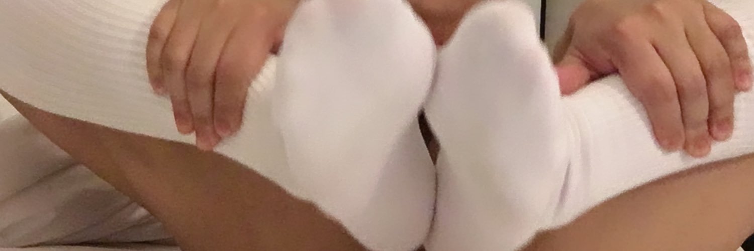 穿着白袜子被玩的骚叔叔's banner