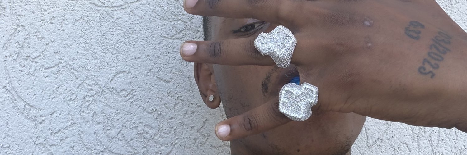 Valiant🧢's banner