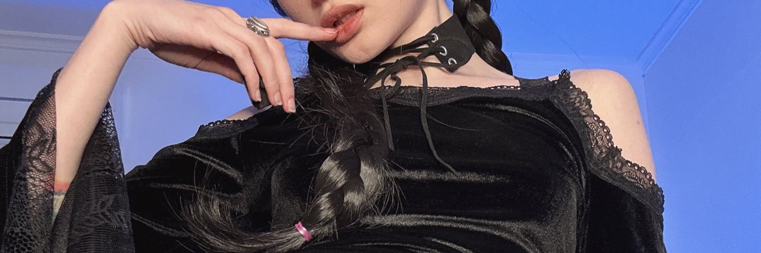 Goth Nako 🖤's banner