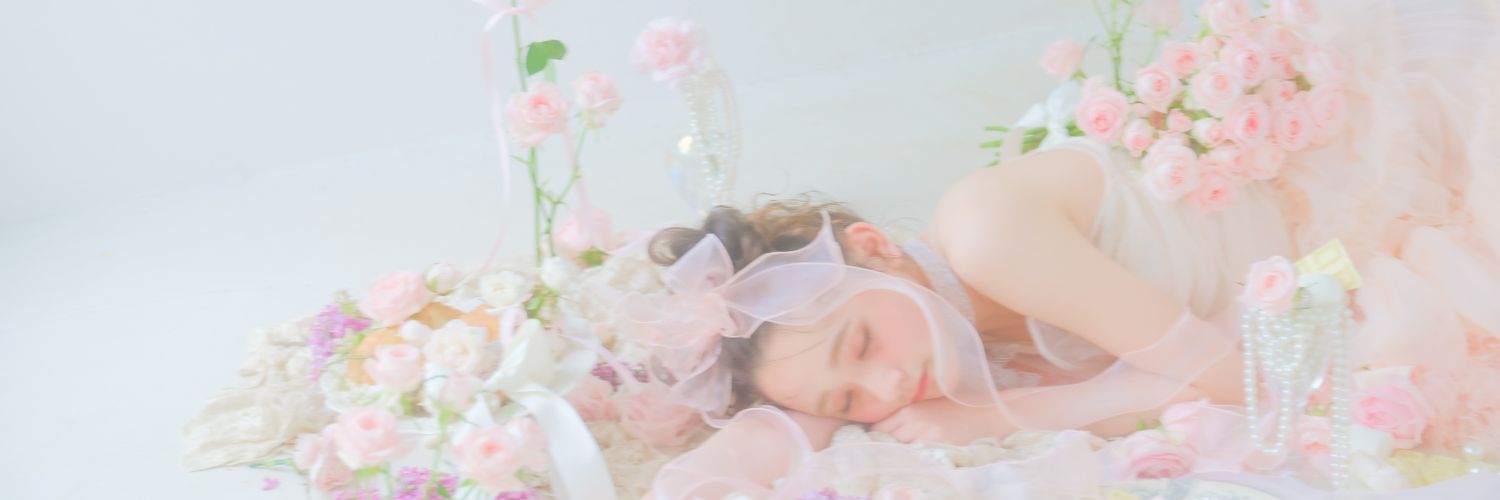 Elizabeth.R🥀MERCREW's banner