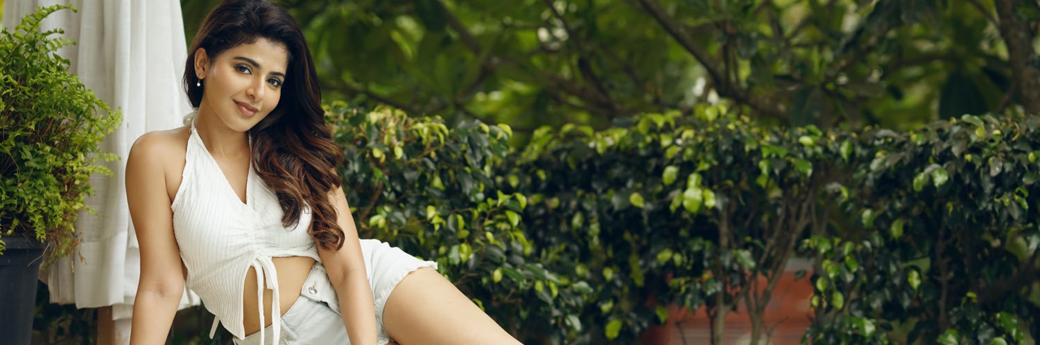ISWARYA MENON 🌸's banner