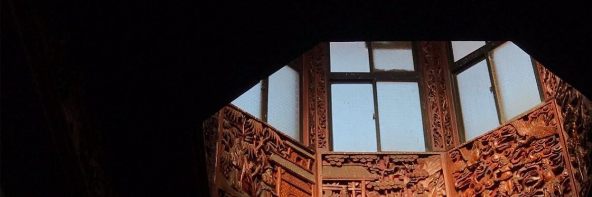 LU's banner