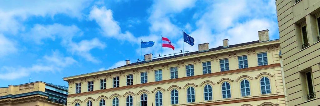 Arad Benkö's banner
