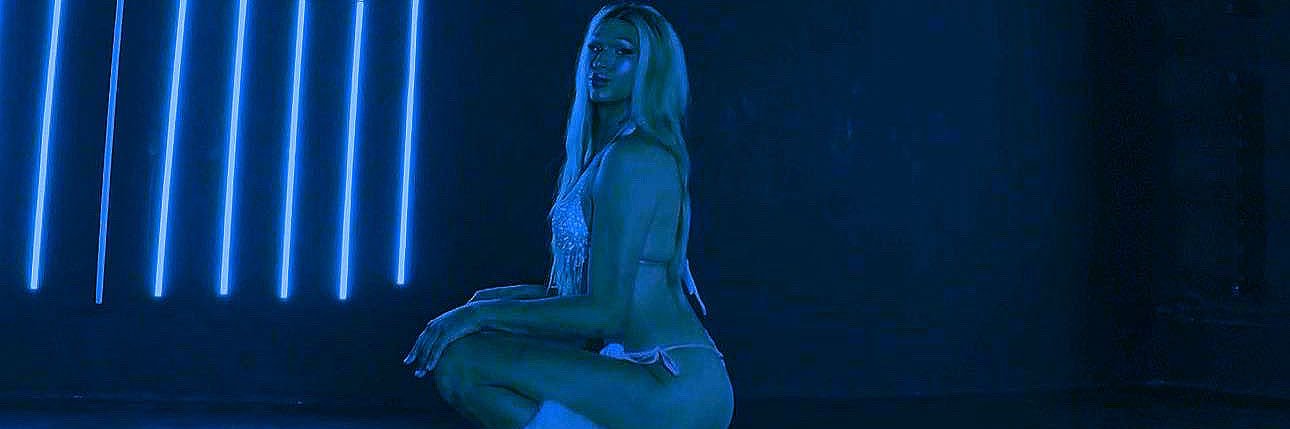 Alina Uncut's banner
