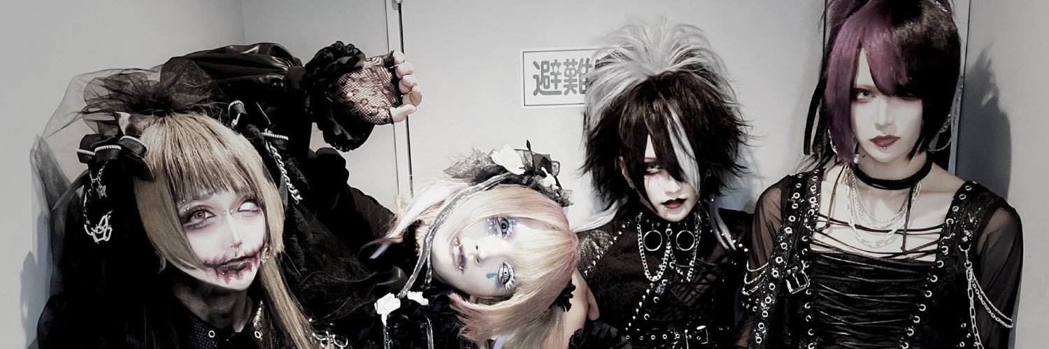 satomi ᶻ 𝗓 𐰁 .ᐟ's banner