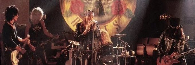 Universo Guns N' Roses's banner