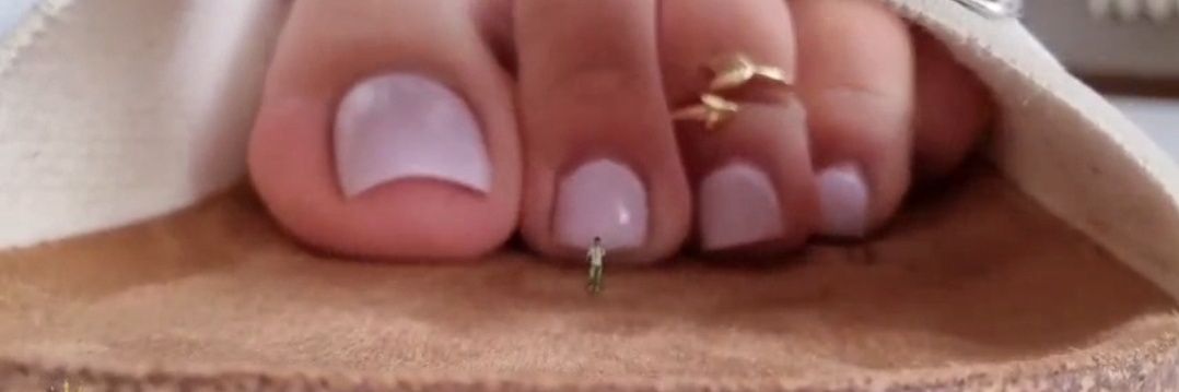 Giantess FootyQueen✨'s banner
