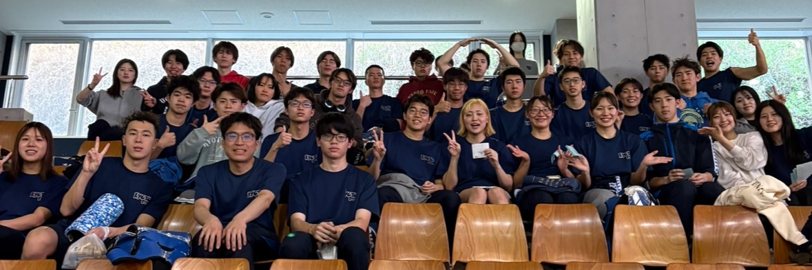 京都大学体育会水泳部競泳面's banner