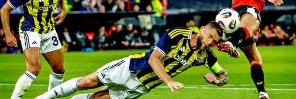 Fenerbahçe Türkiye's banner