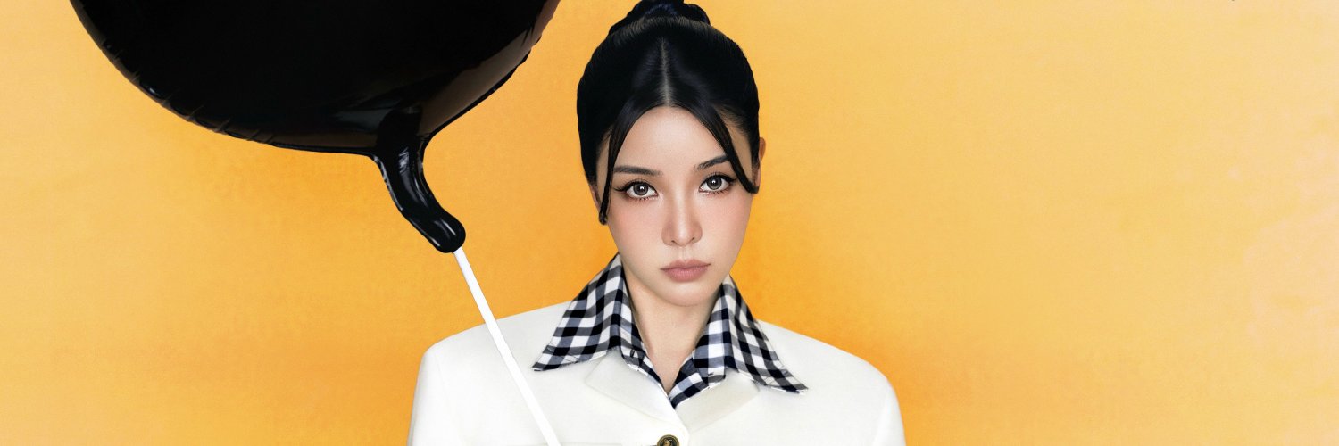 L'OFFICIEL SINGAPORE's banner