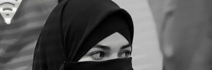Ayesha Gullx's banner