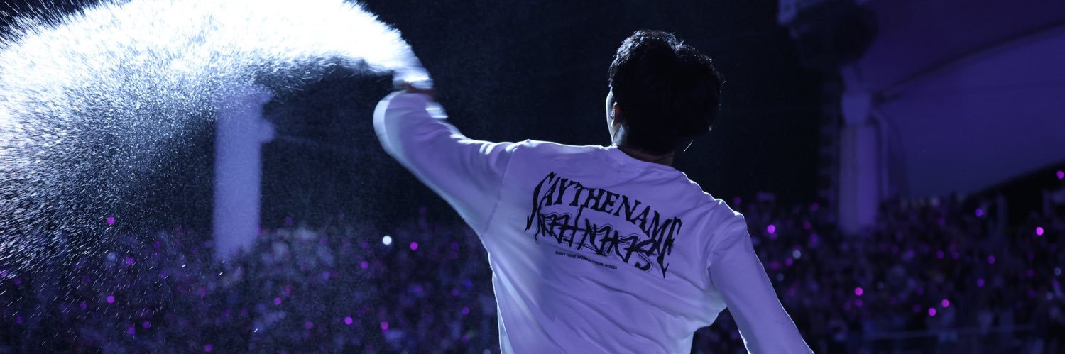 𝙘𝙡𝙤𝙫𝙚𝙧.'s banner