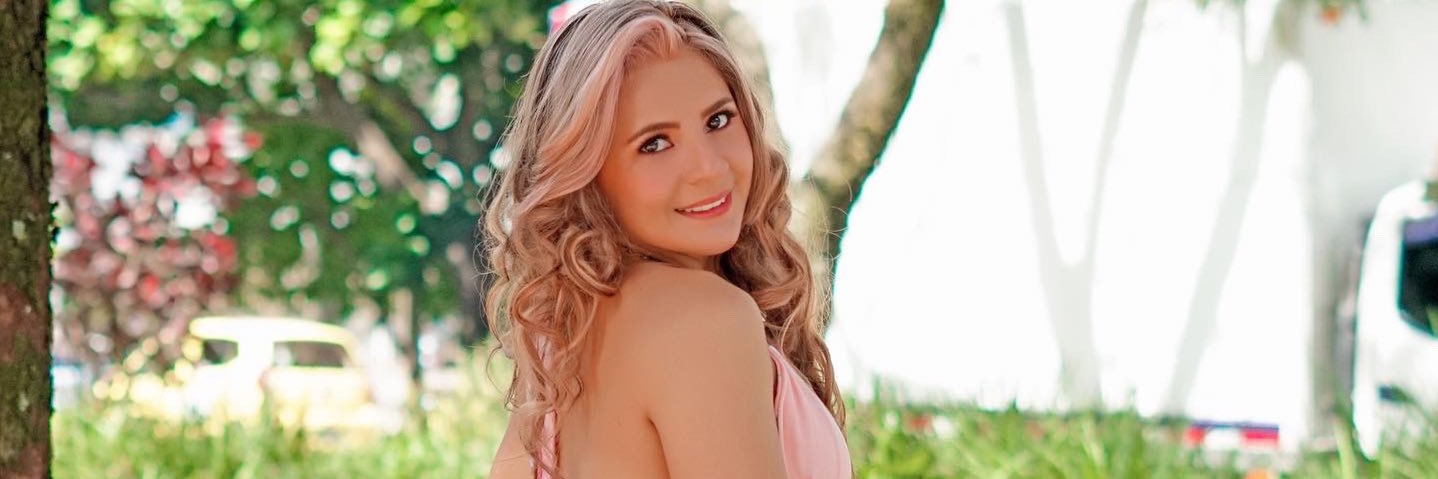 Andrea 🌺's banner