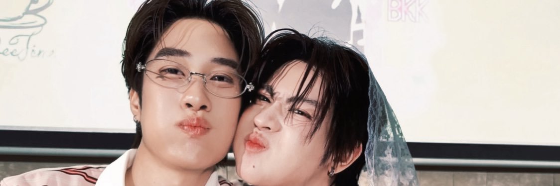 หลิง𝐁𝐥𝐨𝐬𝐬𝐨𝐦♥'s banner
