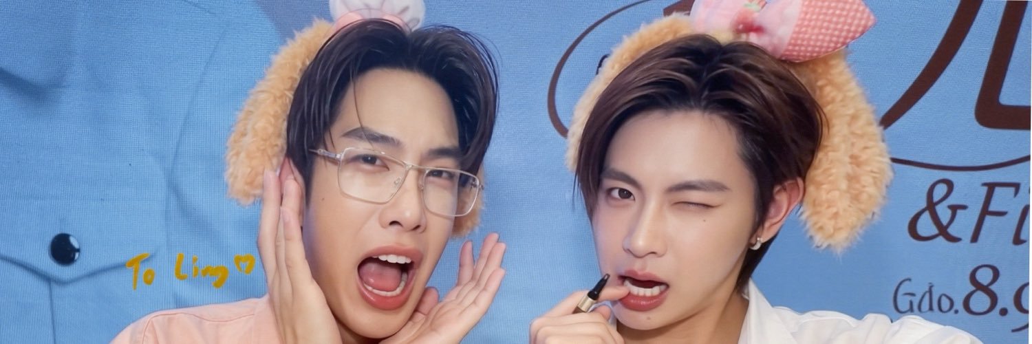 หลิง𝐁𝐥𝐨𝐬𝐬𝐨𝐦♥'s banner