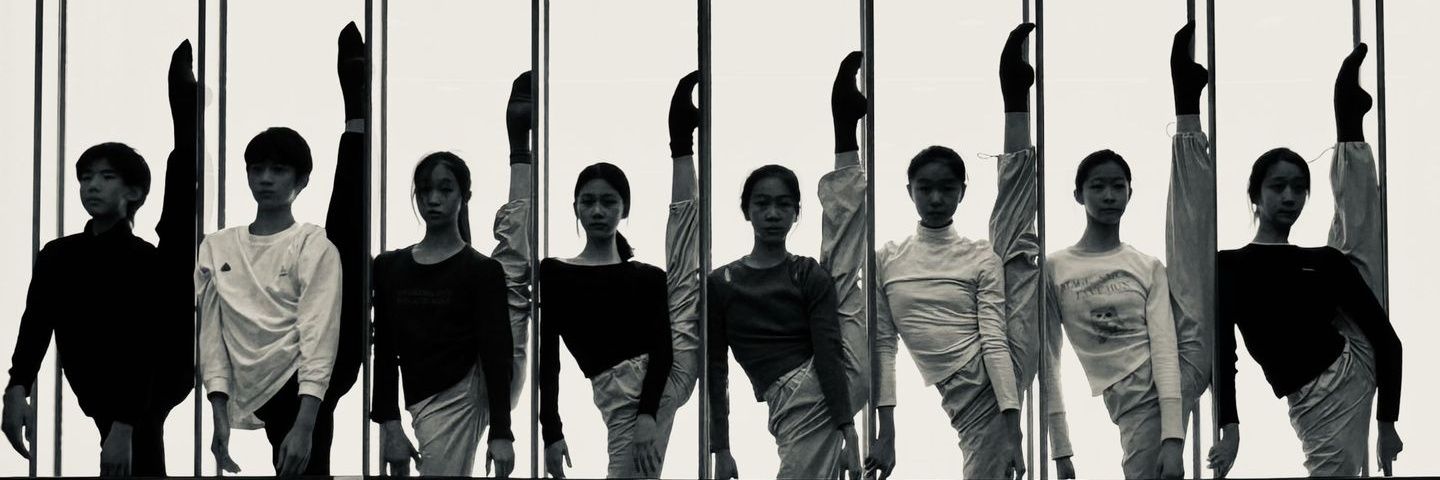 舞颜六色's banner