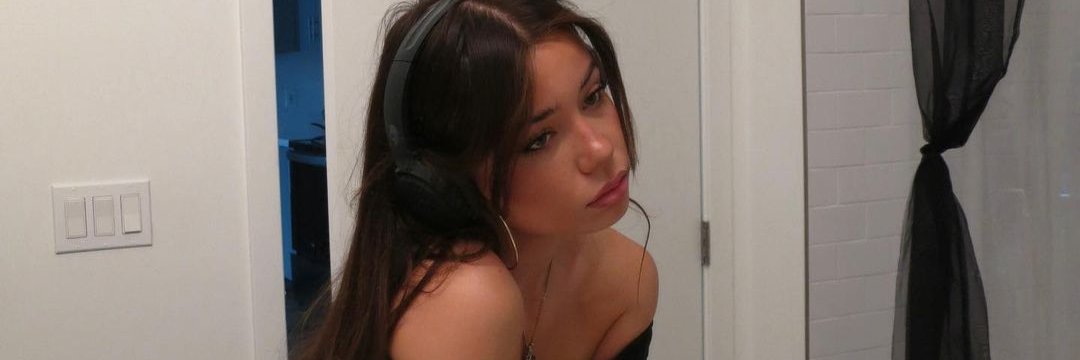 💙Emily💙 - FOLLOW ME's banner