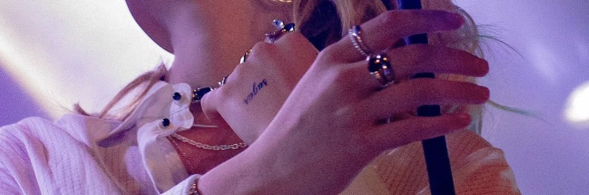 allie :,)'s banner