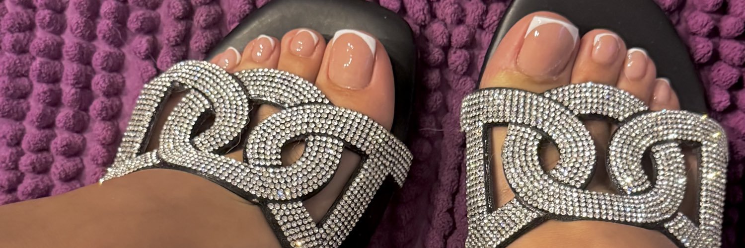 Feet Carol's banner