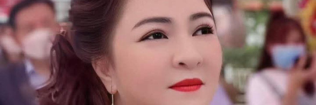 Christina Nguyễn Phương Hằng's banner