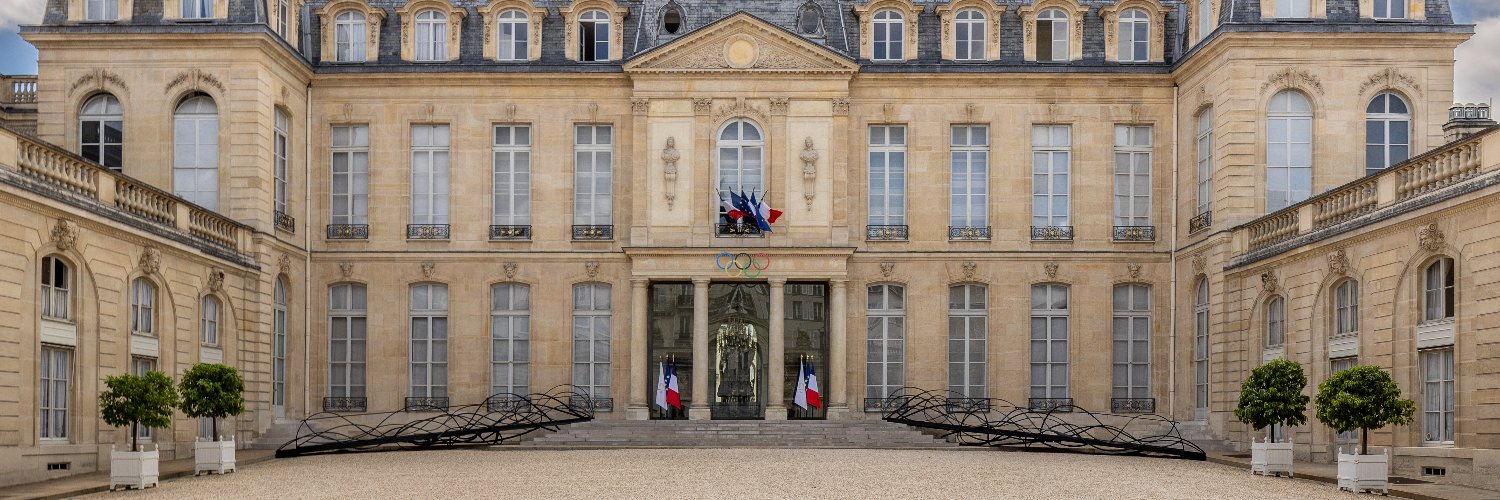 Élysée's banner