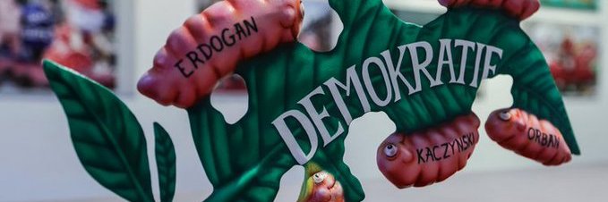 DeBest's banner