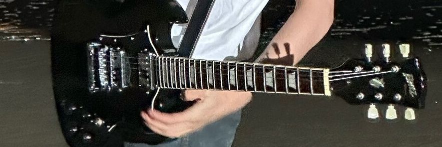 32's banner