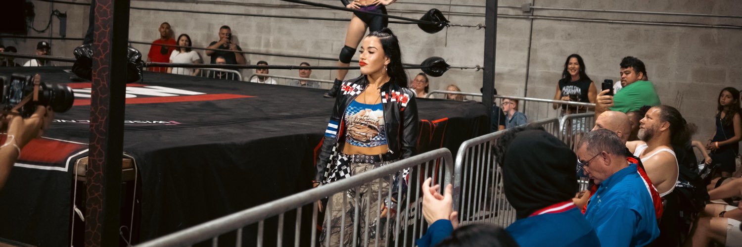 Carolina Cruz's banner