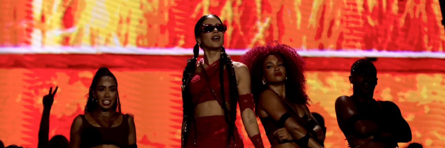 ry vai ver a anitta em fortal's banner