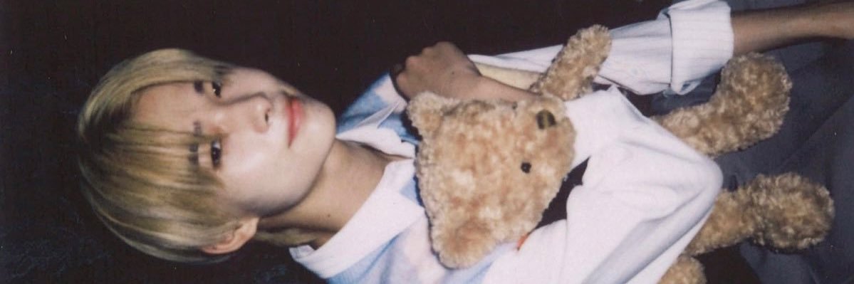 tia 🧸's banner