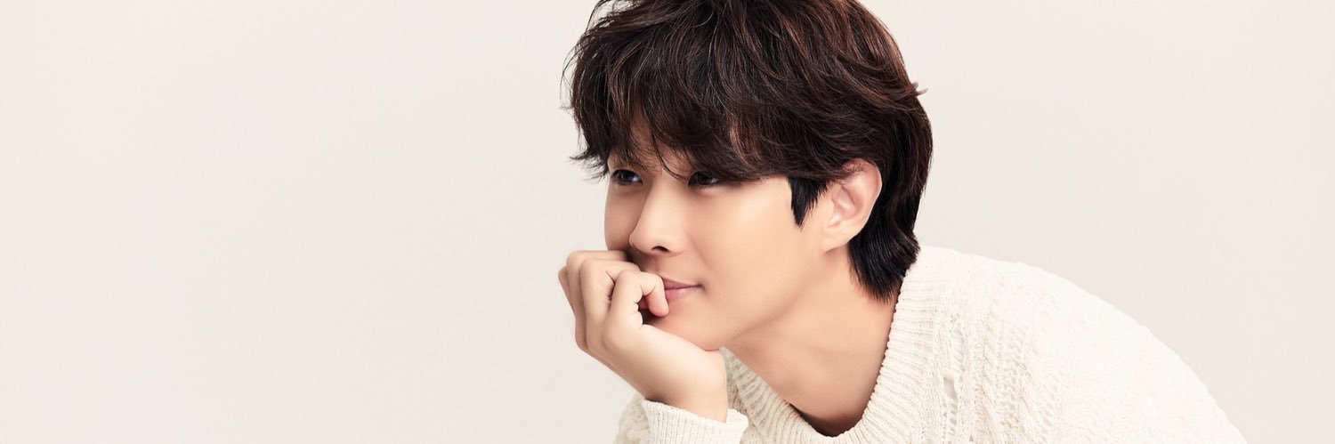 CHOI WOOSHIK Japan Official's banner