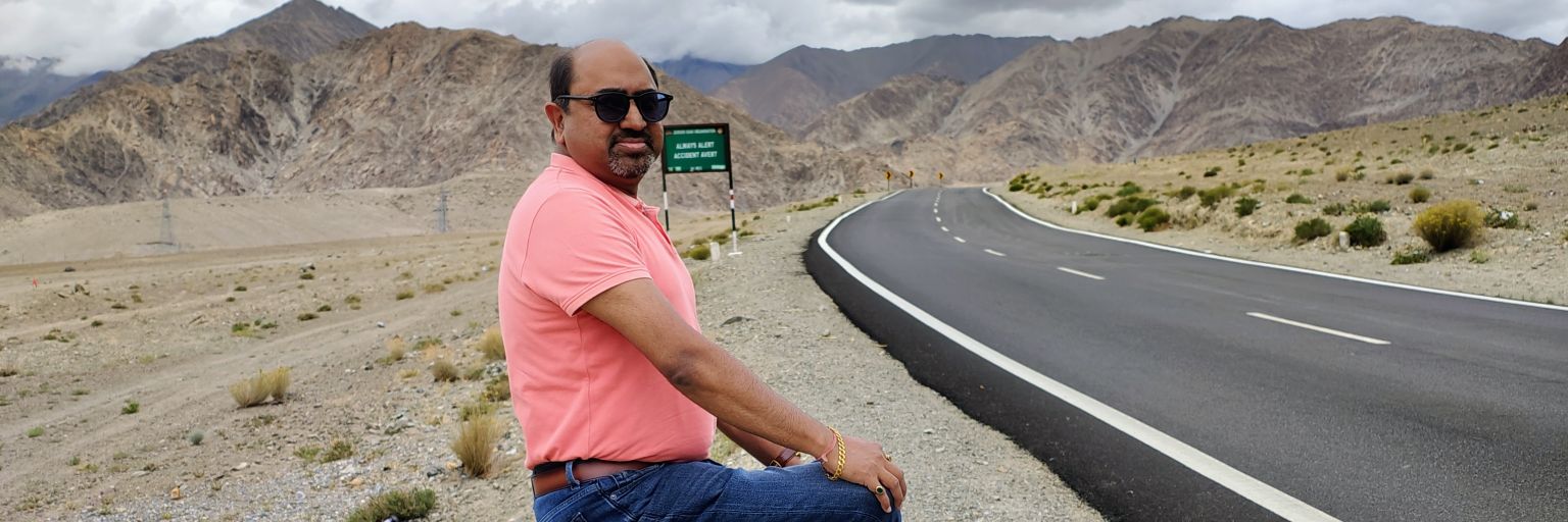Adv. Manoj Agarwal's banner