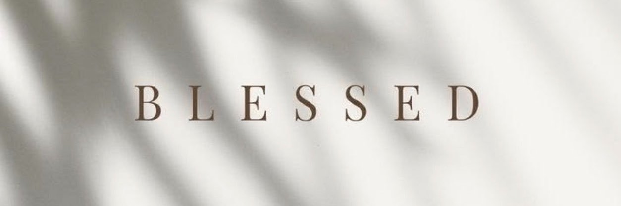 QUEENIE.🍁's banner