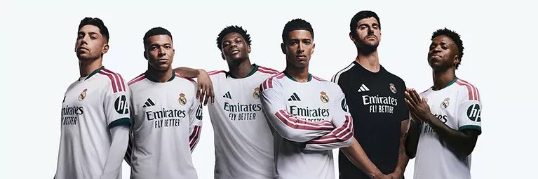 Sánchez's banner