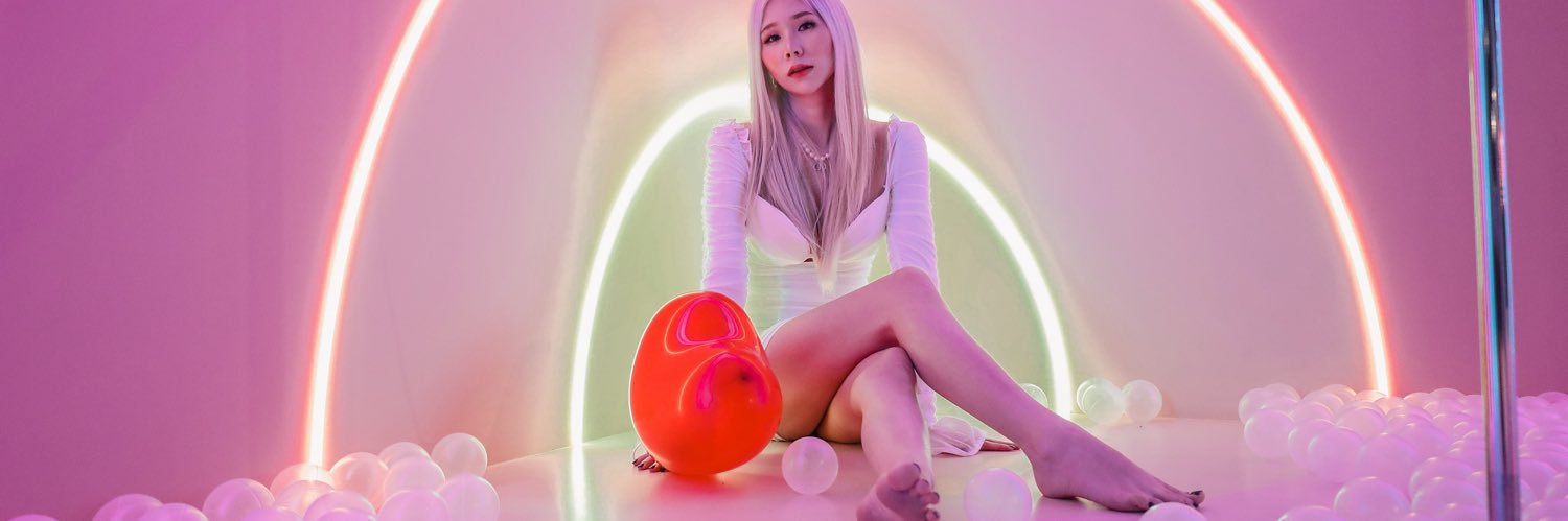 April Maxima's banner